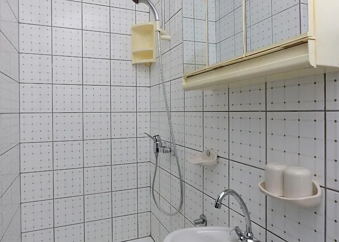 Apartman With Parking Space Banjol, Rab - 16082